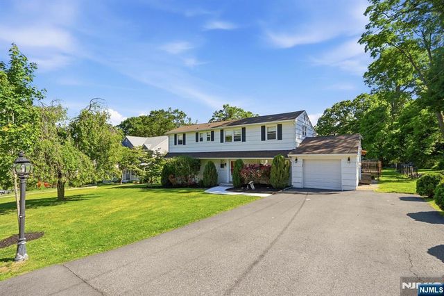 101 Walnut Street, Oakland, NJ 07436