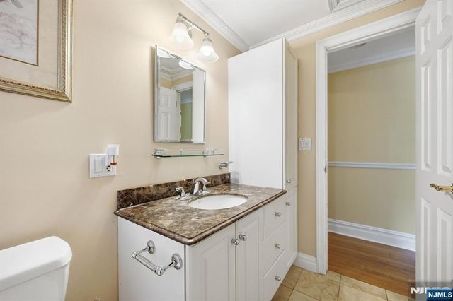 101 Walnut Street, Oakland, NJ 07436