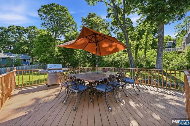 101 Walnut Street, Oakland, NJ 07436
