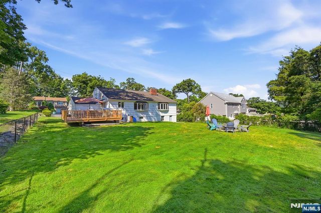 101 Walnut Street, Oakland, NJ 07436
