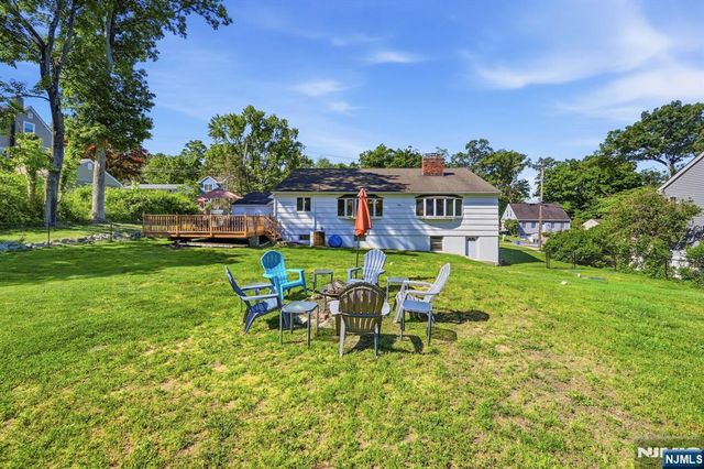 101 Walnut Street, Oakland, NJ 07436