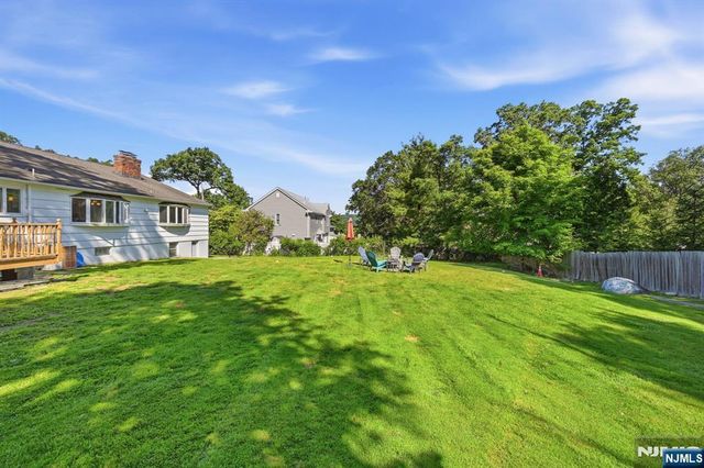 101 Walnut Street, Oakland, NJ 07436