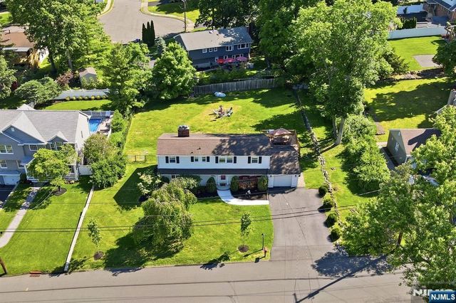 101 Walnut Street, Oakland, NJ 07436
