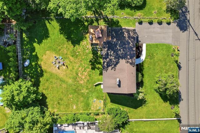101 Walnut Street, Oakland, NJ 07436