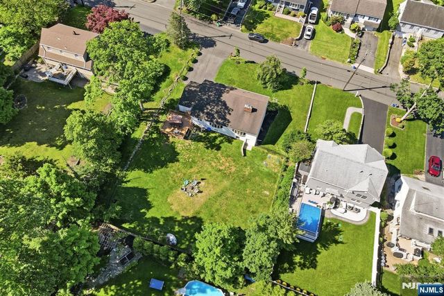 101 Walnut Street, Oakland, NJ 07436