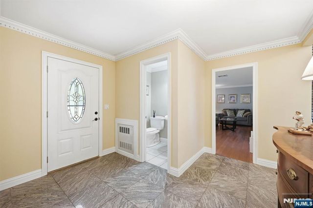 101 Walnut Street, Oakland, NJ 07436