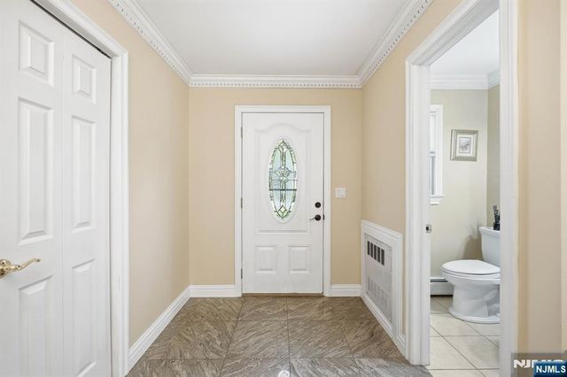 101 Walnut Street, Oakland, NJ 07436