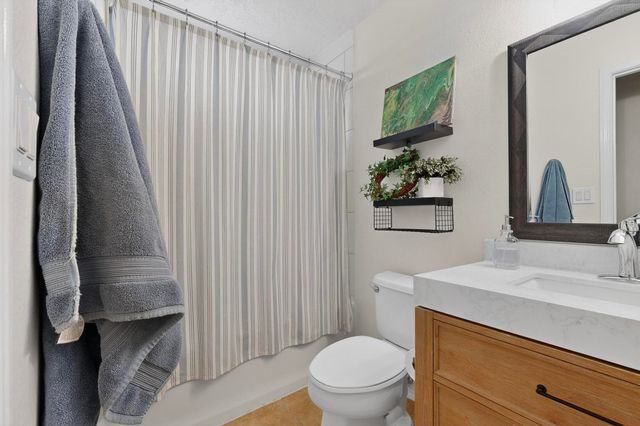 7904 Sierra Altos Place NW, Albuquerque, NM 87104