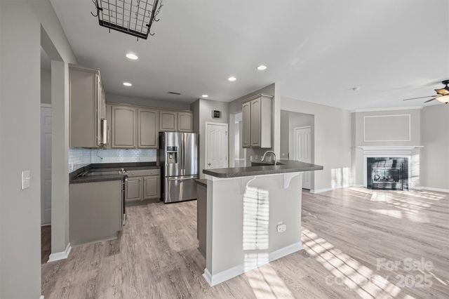 10933 Sedgemoor Lane, Charlotte, NC 28277