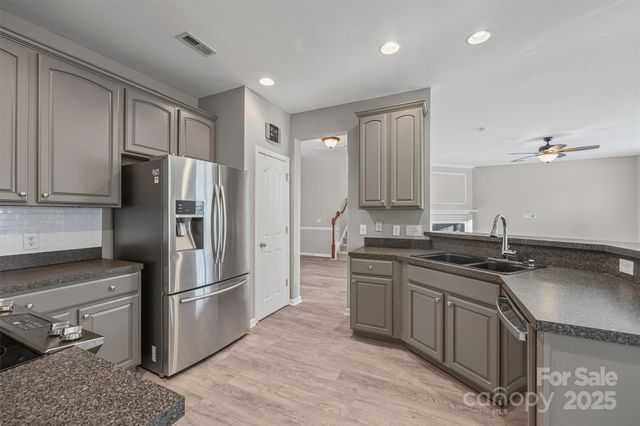 10933 Sedgemoor Lane, Charlotte, NC 28277