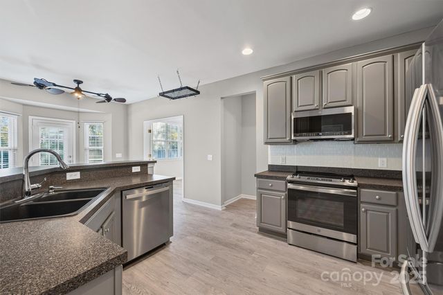 10933 Sedgemoor Lane, Charlotte, NC 28277