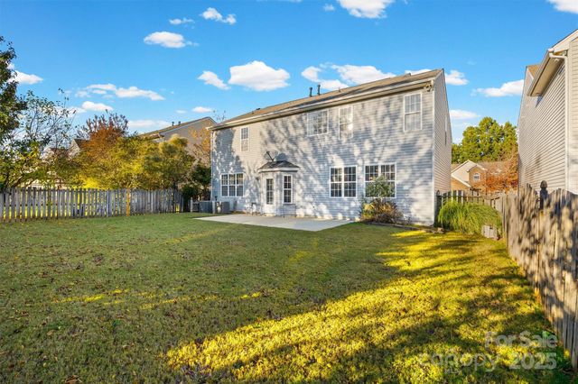 10933 Sedgemoor Lane, Charlotte, NC 28277