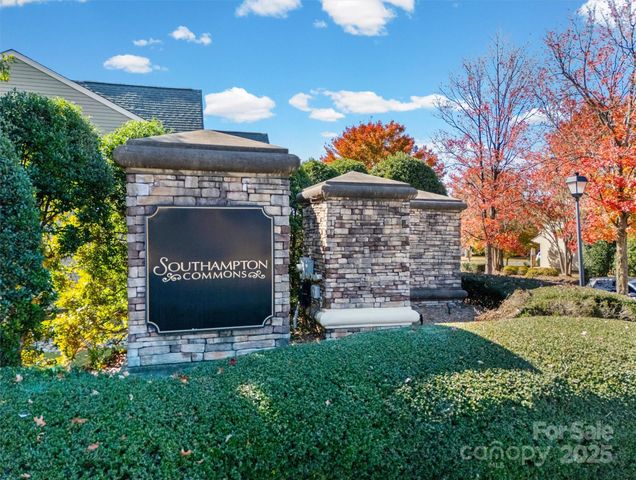 10933 Sedgemoor Lane, Charlotte, NC 28277