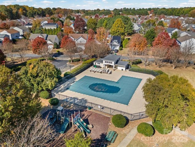 10933 Sedgemoor Lane, Charlotte, NC 28277