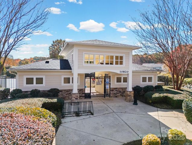 10933 Sedgemoor Lane, Charlotte, NC 28277