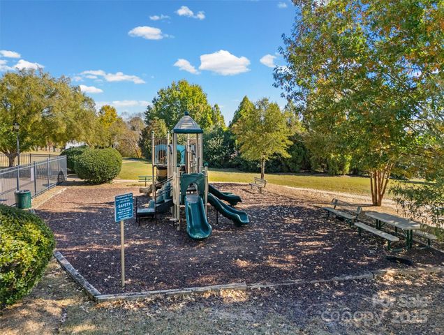 10933 Sedgemoor Lane, Charlotte, NC 28277