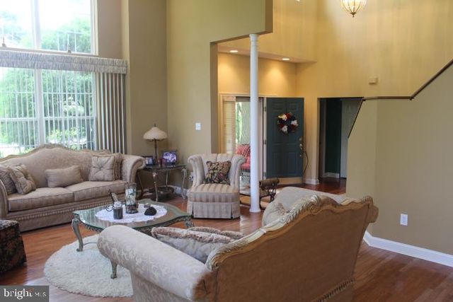 1 GARTON CT, Sewell, NJ 08080