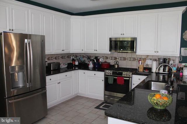 1 GARTON CT, Sewell, NJ 08080