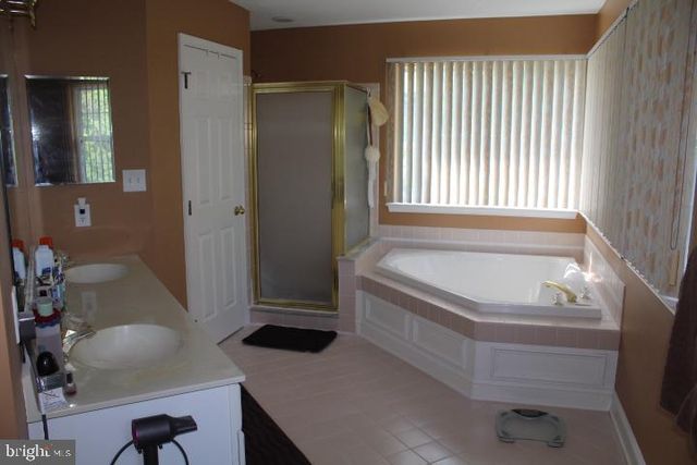 1 GARTON CT, Sewell, NJ 08080