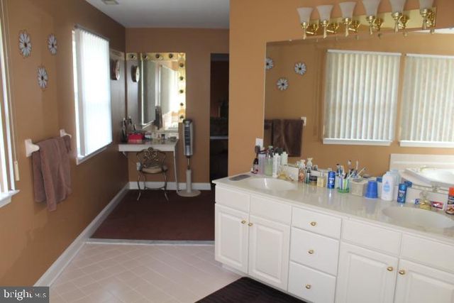 1 GARTON CT, Sewell, NJ 08080