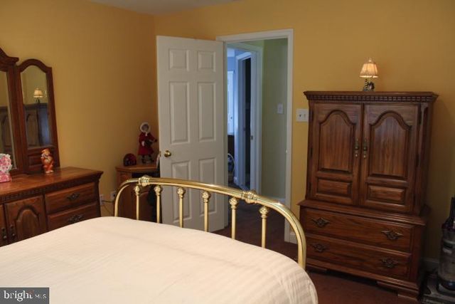 1 GARTON CT, Sewell, NJ 08080