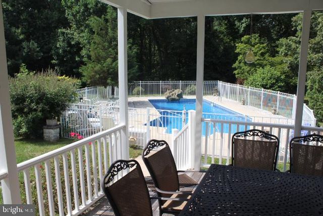 1 GARTON CT, Sewell, NJ 08080