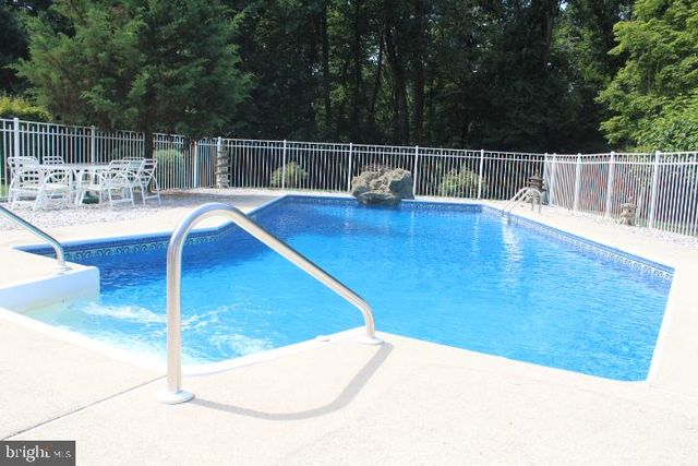 1 GARTON CT, Sewell, NJ 08080