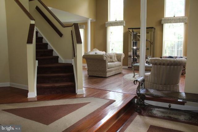 1 GARTON CT, Sewell, NJ 08080