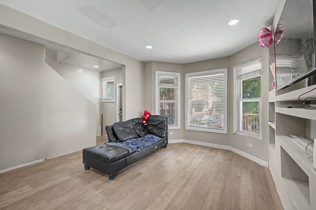 848 N Lawler Avenue, Chicago, IL 60651