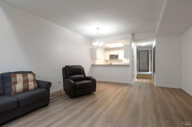 1432 Elm Dr, Novato, CA 94945