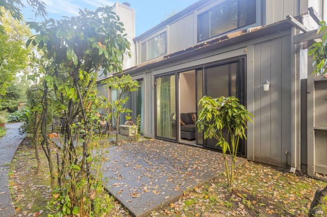 1432 Elm Dr, Novato, CA 94945