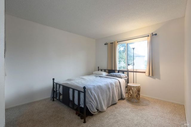 1432 Elm Dr, Novato, CA 94945