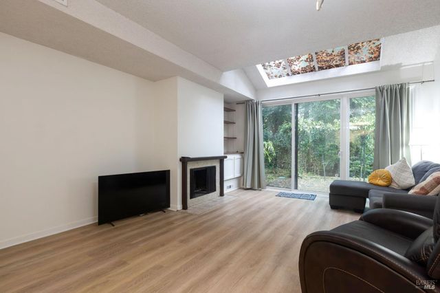 1432 Elm Dr, Novato, CA 94945