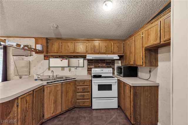 2253 North Saddleback Drive, Amargosa Valley, NV 89020