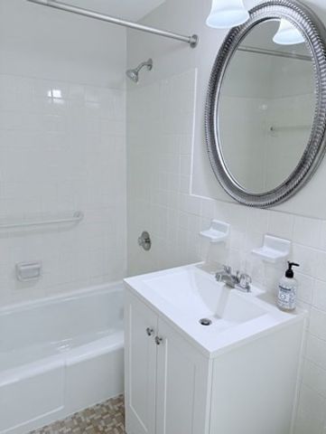 221 Rock F6, Norwood, MA 02062