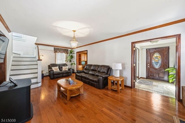 749 Cleveland Ave, Elizabeth City, NJ 07208