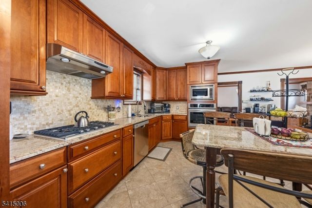 749 Cleveland Ave, Elizabeth City, NJ 07208