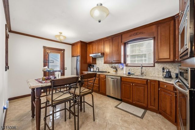 749 Cleveland Ave, Elizabeth City, NJ 07208