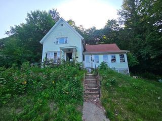 37 Bridge St, Monson, MA 01057