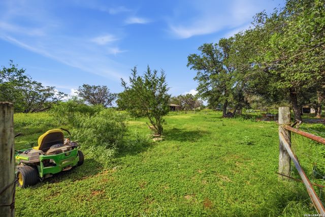 357 DALLAS ST, Bandera, TX 78003