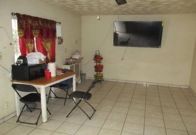 4136 E Madison Avenue, Fresno, CA 93702