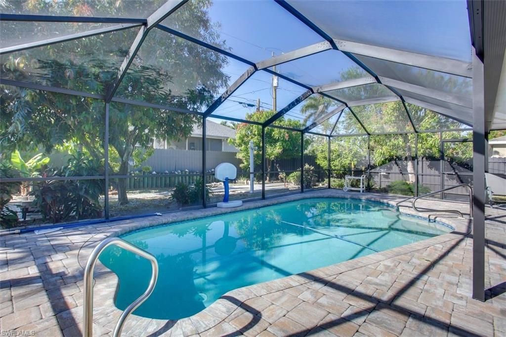 Image 12 of property listing at 162 SE 22nd ST, Cape Coral, FL 33990