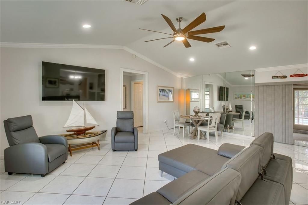 Image 20 of property listing at 162 SE 22nd ST, Cape Coral, FL 33990