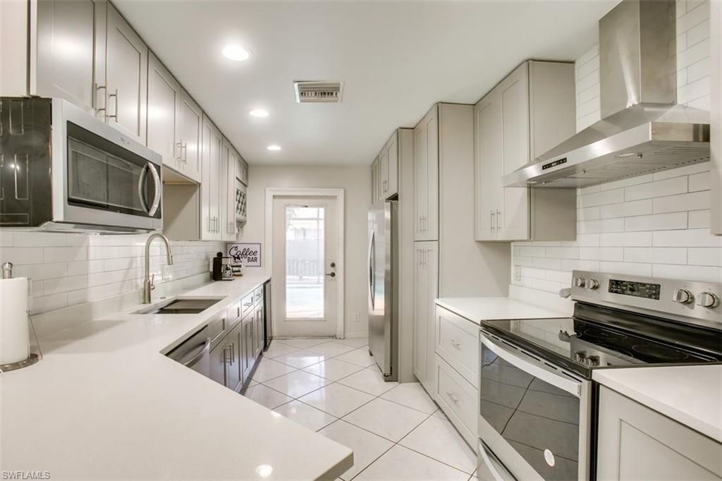 Image 23 of property listing at 162 SE 22nd ST, Cape Coral, FL 33990