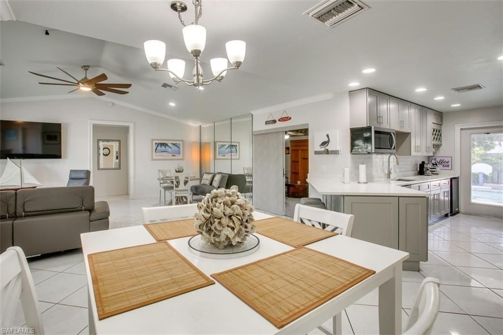 Image 24 of property listing at 162 SE 22nd ST, Cape Coral, FL 33990