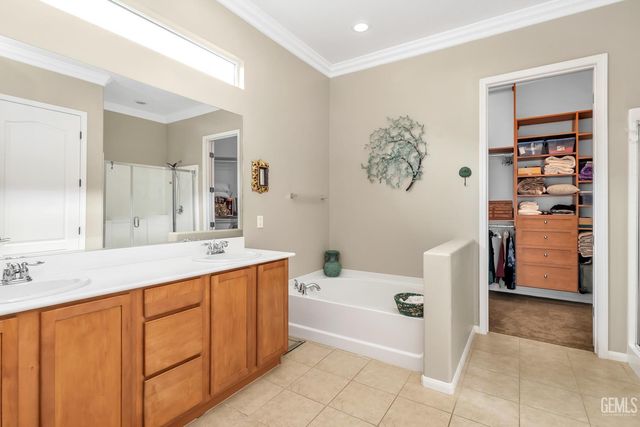 5719 Primrose Vista Court, Bakersfield, CA 93306