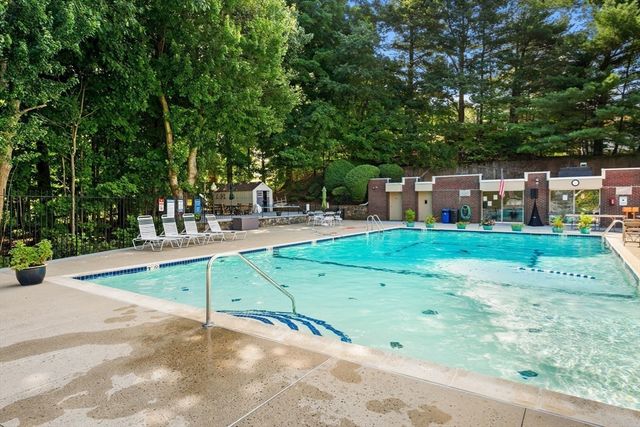 64 Main St 41B, Stoneham, MA 02180