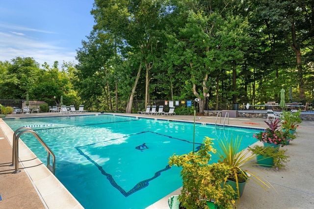 64 Main St 41B, Stoneham, MA 02180