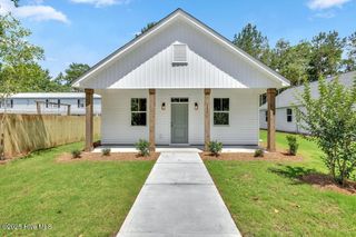 204 S Johnson Street, Burgaw, NC 28425