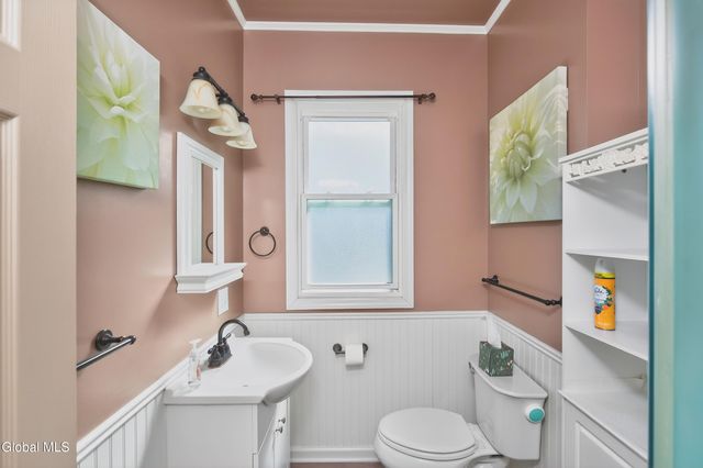 484 Kenwood Avenue, Bethlehem, NY 12054